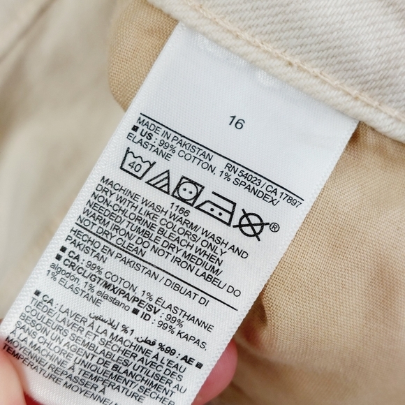 NEW Old Navy Cream High Rise Straight Secret Smooth Pockets Fried Hem Short P205 - Picture 7 of 8